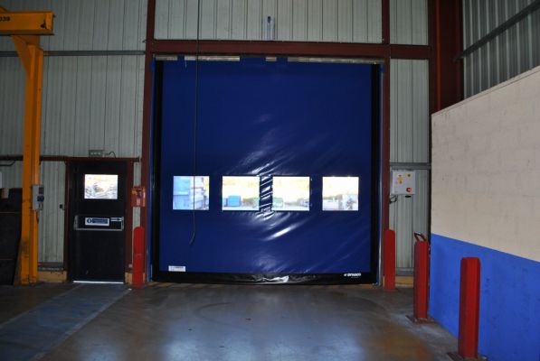 Porte Auto-réparable pour hangars bordeaux